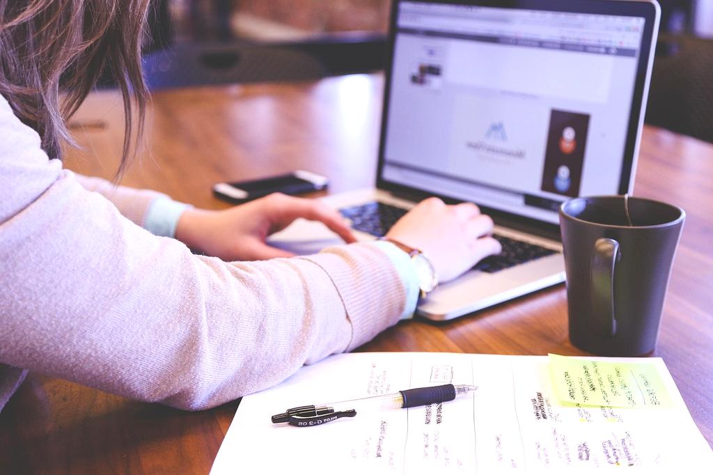 Artificial intelligence enhancing user interface design
